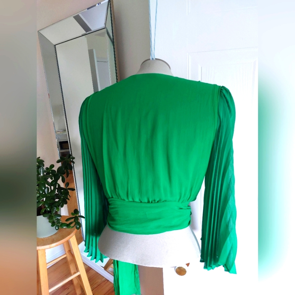 Alice + Olivia 100% Emerald Green Silk Wrap Shirt - Medium - Excellent Condition - Picture 5 of 13